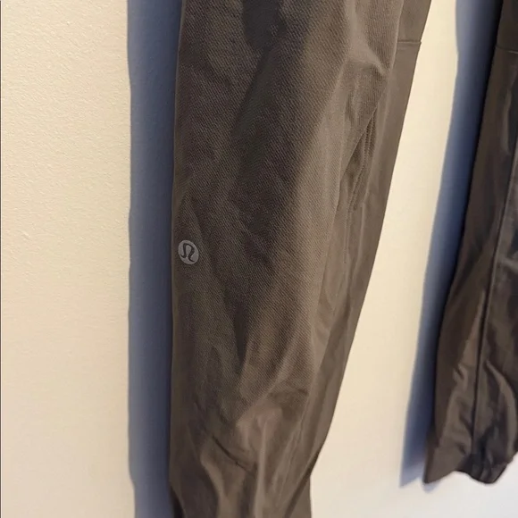 Lululemon Stretch High-Rise Jogger | Zip Pockets | Size 8 - Picture 6 of 8